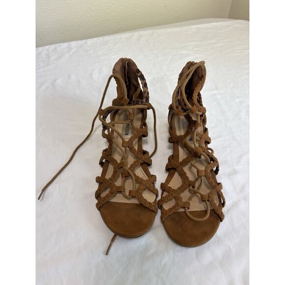 Steve Madden Girls Size 4 Faux Leather Brown Strappy Lace Up Gladiator Sandals - Picture 1 of 6